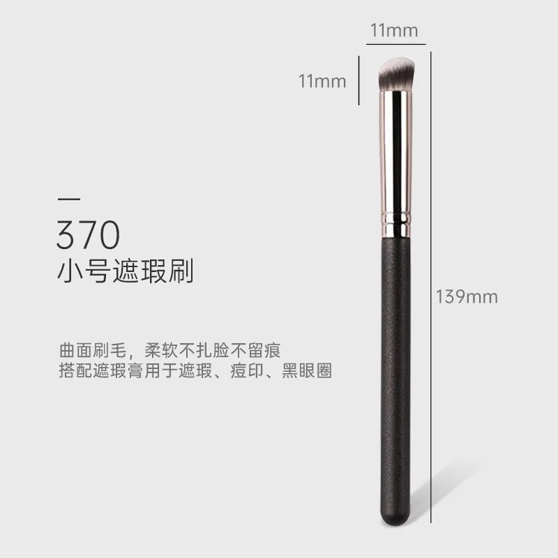 Makeup brush with dimensions labeled on a white background