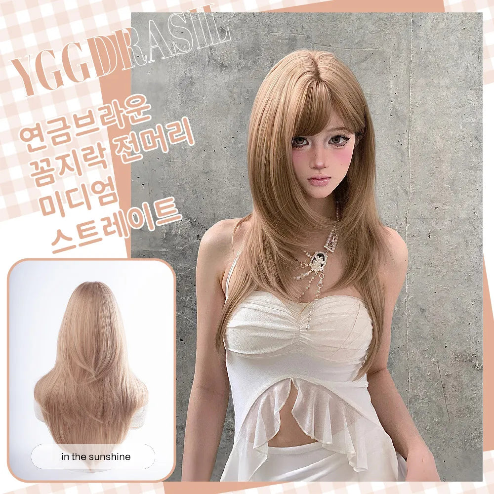 A model wearing a long, straight, light blonde wig with bangs, shown against a concrete wall with a smaller inset showing the back view of the wig in sunlight. Korean text overlays describe the wig's features, and 'YGGDRASILE' is watermarked at the top.